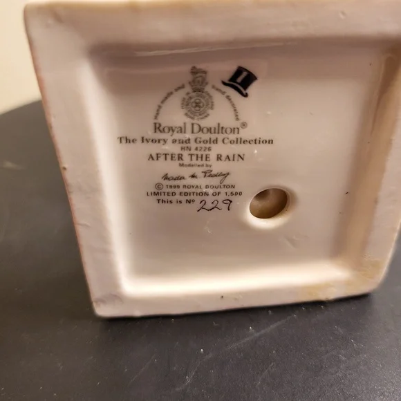 Royal Doulton Ivory & Gold Collection After The Rain #HN4226 Ltd Ed 229/… - Picture 8 of 9